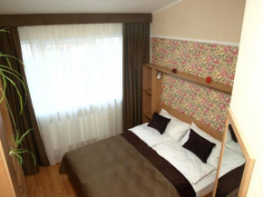 Отель Leon Hotel  Львов
